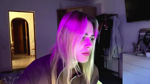 Snapshot of ozellagranville chatting on 05-28-26, 05:38 Eva online show from 05-28-26, 05:38