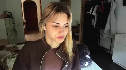 Snapshot of ozellagranville chatting on 06-12-26, 06:01 Eva online show from 06-12-26, 06:01