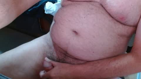 Snapshot of ozzieozzieoi chatting on 02-26-25, 01:32 HairyolOz online show from 02-26-25, 01:32