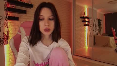 Snapshot of p0rsche911 chatting on 12-11-24, 05:59 Alice online show from 12-11-24, 05:59
