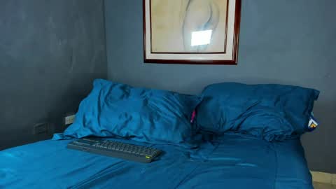 Snapshot of p_jhon chatting on 05-25-26, 06:19 P online show from 05-25-26, 06:19