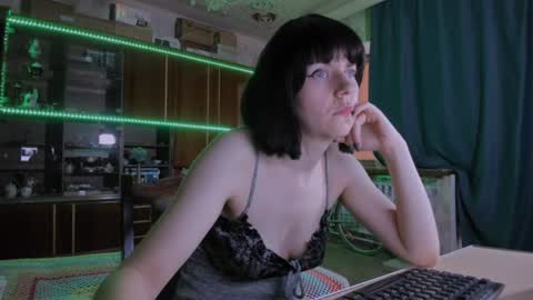 Snapshot of pa1e_pr1ncess chatting on 06-18-26, 06:46 Ella online show from 06-18-26, 06:46