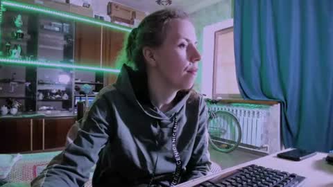 Snapshot of pa1e_pr1ncess chatting on 06-30-26, 06:25 Ella online show from 06-30-26, 06:25