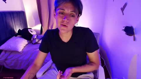 Snapshot of pafebame chatting on 11-17-25, 01:33 Fernanda online show from 11-17-25, 01:33