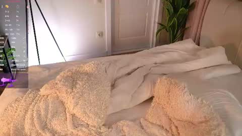 Snapshot of pafosstar chatting on 06-28-26, 07:31 Kimlovense is activeThere are legends that in this room all your wishes can come true Private is Open online show from 06-28-26, 07:31