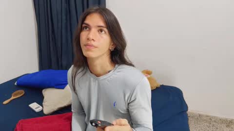 Snapshot of paintsmuwu chatting on 10-07-25, 09:28 Hii online show from 10-07-25, 09:28