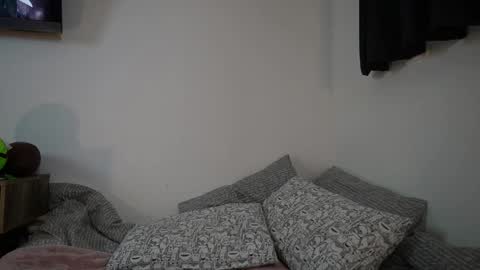Snapshot of pakeha_princess chatting on 05-06-26, 03:02 Holly online show from 05-06-26, 03:02