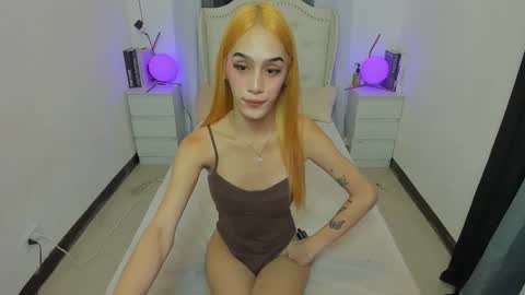 tiny girl wth big one online show from 10-19-25, 07:42