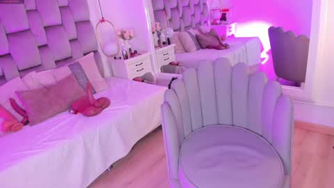 Snapshot of pamelamendez_ chatting on 01-17-25, 04:39 Pamela online show from 01-17-25, 04:39