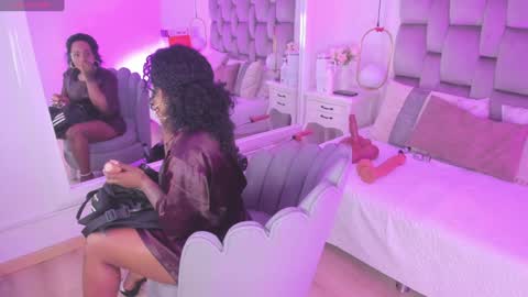 Snapshot of pamelamendez_ chatting on 01-20-25, 03:37 Pamela online show from 01-20-25, 03:37