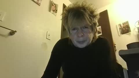 Snapshot of paminpantyhose chatting on 12-01-25, 05:07 paminpantyhose online show from 12-01-25, 05:07