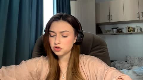 Snapshot of pamulahallquist chatting on 06-03-26, 02:33 Lia online show from 06-03-26, 02:33