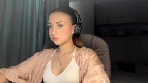 Snapshot of pamulahallquist chatting on 06-09-26, 02:17 Lia online show from 06-09-26, 02:17