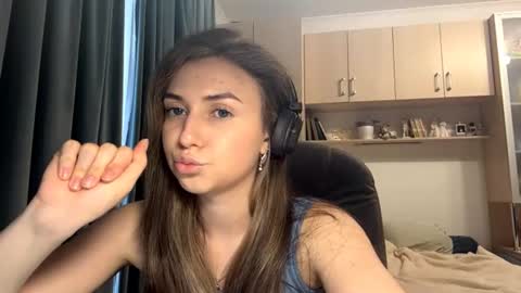 Snapshot of pamulahallquist chatting on 06-13-26, 02:15 Lia online show from 06-13-26, 02:15