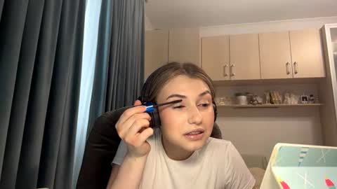 Snapshot of pamulahallquist chatting on 06-17-26, 02:18 Lia online show from 06-17-26, 02:18