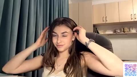 Snapshot of pamulahallquist chatting on 06-21-26, 05:48 Lia online show from 06-21-26, 05:48