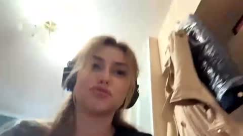 Snapshot of pamulahallquist chatting on 07-05-26, 04:03 Lia online show from 07-05-26, 04:03
