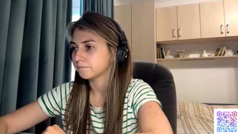 Snapshot of pamulahallquist chatting on 07-11-26, 04:21 Lia online show from 07-11-26, 04:21