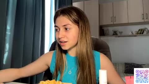 Snapshot of pamulahallquist chatting on 07-12-26, 02:08 Lia online show from 07-12-26, 02:08