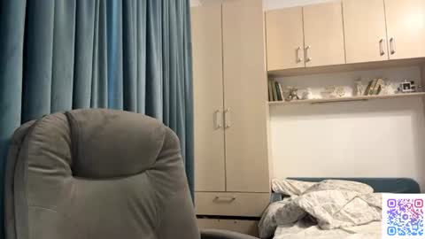 Snapshot of pamulahallquist chatting on 07-15-26, 04:23 Lia online show from 07-15-26, 04:23