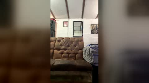 Snapshot of panthers_room chatting on 05-25-26, 06:58 panthers_room online show from 05-25-26, 06:58