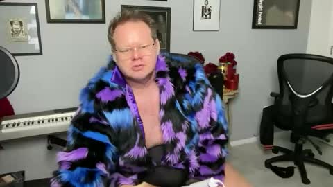 PantyhoseKing online show from 11-29-25, 01:14