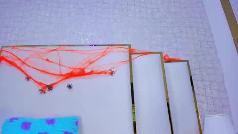 Paola  online show from 10-31-25, 10:16