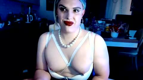 Snapshot of paoladoll chatting on 06-18-26, 02:10 Sarina Williams online show from 06-18-26, 02:10