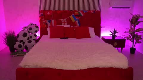 Snapshot of paolamola chatting on 07-08-26, 02:32 Lia online show from 07-08-26, 02:32