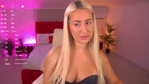 Snapshot of paolamola chatting on 07-25-26, 02:14 Lia online show from 07-25-26, 02:14