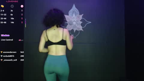 Snapshot of papaguena chatting on 02-14-25, 09:10 Papaguena online show from 02-14-25, 09:10