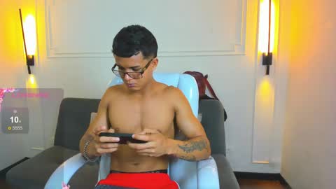 Snapshot of paradise_boy_s chatting on 05-04-26, 02:35 Ryan And Casper online show from 05-04-26, 02:35