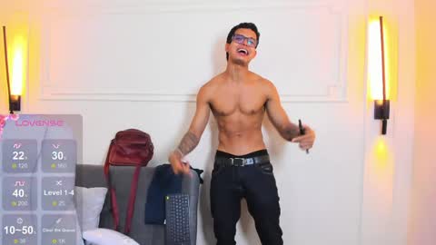 Snapshot of paradise_boy_s chatting on 05-22-26, 01:39 Ryan And Casper online show from 05-22-26, 01:39