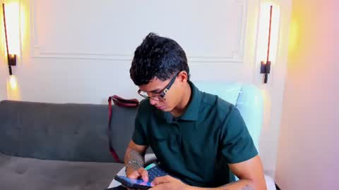 Snapshot of paradise_boy_s chatting on 06-08-26, 02:28 Ryan And Casper online show from 06-08-26, 02:28