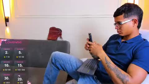 Snapshot of paradise_boy_s chatting on 06-11-26, 01:53 Ryan And Casper online show from 06-11-26, 01:53