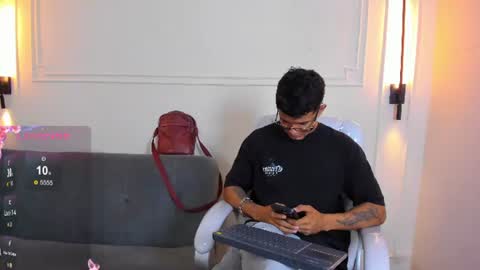 Snapshot of paradise_boy_s chatting on 06-19-26, 01:59 Ryan And Casper online show from 06-19-26, 01:59