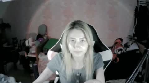 paradise_shade online show from 11-24-25, 05:34