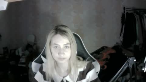 paradise_shade online show from 11-28-25, 03:58