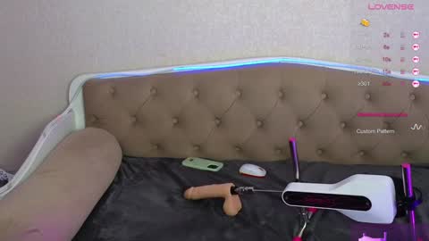 Allie  Alex Thumbs up if you like us online show from 12-27-24, 05:09