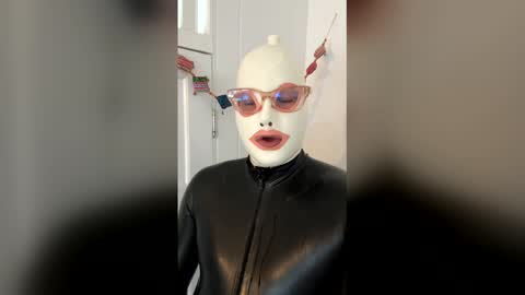 paramariborubber online show from 04-18-26, 04:27