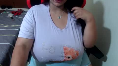 Snapshot of pareja_explosivasexx chatting on 07-19-26, 10:46 Luna online show from 07-19-26, 10:46