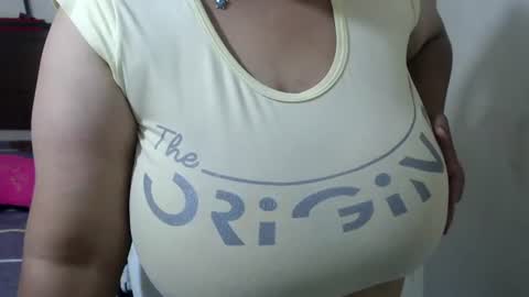 Snapshot of pareja_explosivasexx chatting on 07-21-26, 10:56 Luna online show from 07-21-26, 10:56