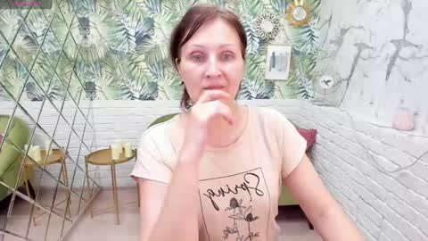 Snapshot of paris_cherry chatting on 01-20-25, 02:22 Paris online show from 01-20-25, 02:22