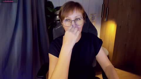 Snapshot of paris_cherry chatting on 02-22-25, 04:40 Paris online show from 02-22-25, 04:40