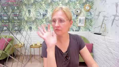 Snapshot of paris_cherry chatting on 09-14-25, 08:41 Paris online show from 09-14-25, 08:41