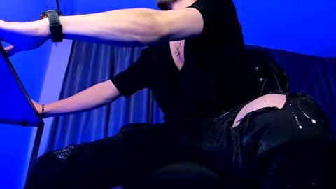 Paris online show from 12-26-24, 11:13