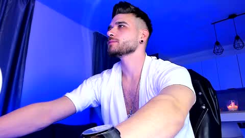 Paris online show from 12-30-24, 11:06