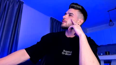 Paris online show from 01-21-25, 09:36