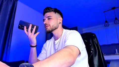 Paris online show from 01-31-25, 08:33