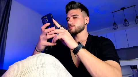 Paris online show from 09-24-25, 09:07